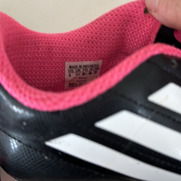 Adidas soccer cleats with pink laces size 6 run like a women’s 61/2 not narrow - Picture 4 of 6